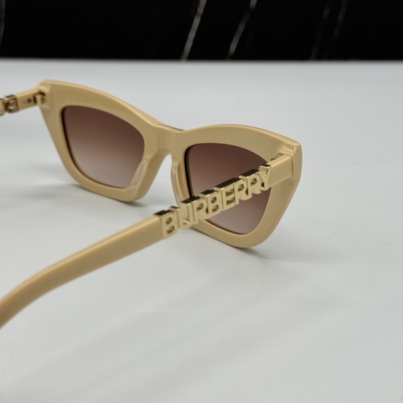 Burberry Beige Sunglasses with Gradient Lenses main image 10